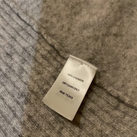 St Tropez West 2 ply cashmere sweater. - Picture 9 of 12